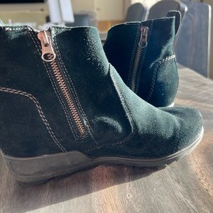 EUC Sorel 8.5M Black Suede Platform Lug-Soled Ankle Boot